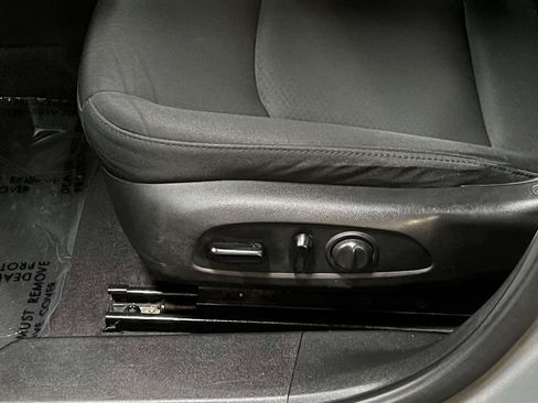 Used 2017 Chevrolet Malibu LT FWD image 15