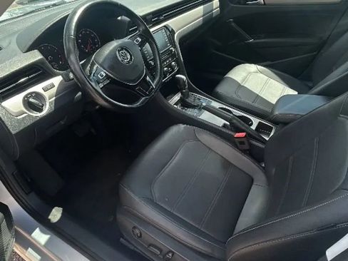 Used 2020 Volkswagen Passat 2.0T SE FWD image 11