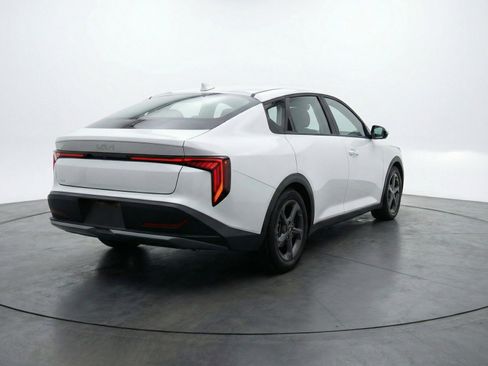 Used 2025 Kia K4 FWD image 9