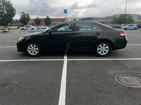 Used 2010 Toyota Camry LE image 4