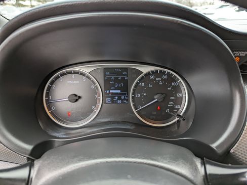 Used 2020 Nissan Kicks S image 17