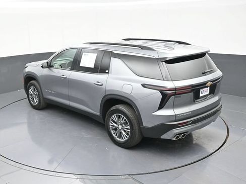 Used 2025 Chevrolet Traverse LT w/ Driver Confidence Package FWD image 56