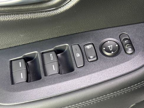 Used 2023 Honda HR-V LX image 14