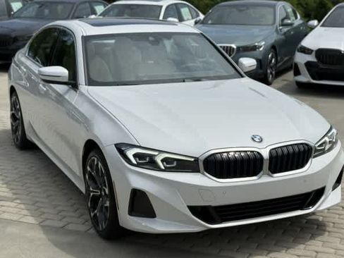 Certified 2025 BMW 330i xDrive Sedan w/ Convenience Package AWD/4WD image 8