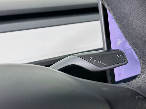 Used 2021 Tesla Model Y Long Range AWD/4WD image 24