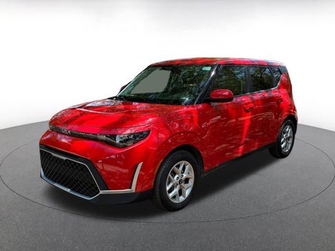 Used 2025 Kia Soul LX w/ LX Technology Package image 3
