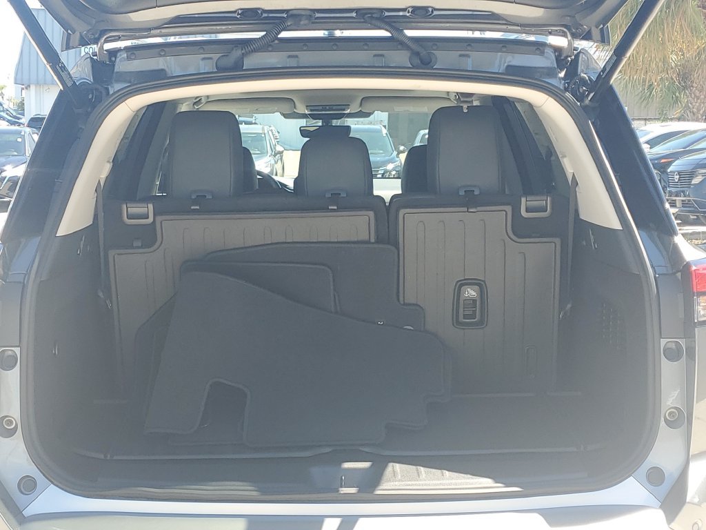 Used 2025 Nissan Pathfinder Platinum w/ Cargo Package FWD image 13