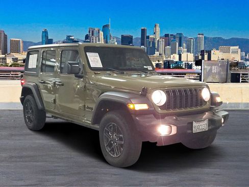 Used 2025 Jeep Wrangler Sport S image 3
