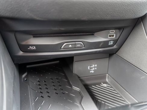 New 2026 Chrysler Pacifica Limited w/ Uconnect Theater Family Group image 22