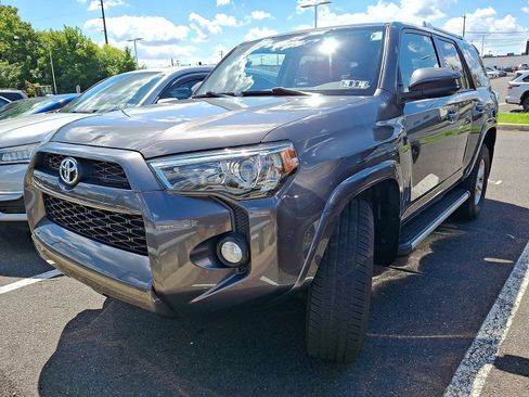 Used 2015 Toyota 4Runner SR5 AWD/4WD image 2