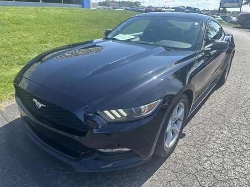 Used 2017 Ford Mustang Coupe image 2