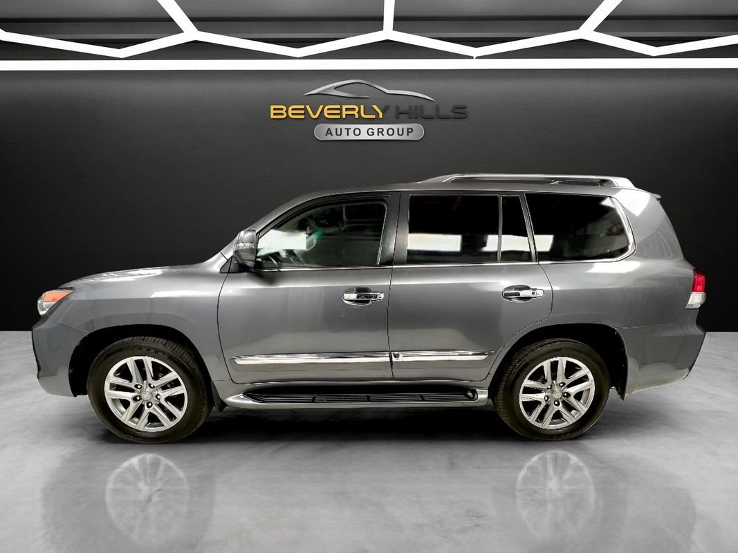 Used 2015 Lexus LX 570 4WD w/ Luxury Package image 2