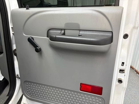 Used 2005 Ford F450 2WD Crew Cab Super Duty image 31