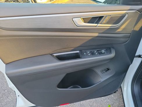 Used 2024 Volkswagen Atlas Cross Sport SE w/ Black Wheel Package image 15