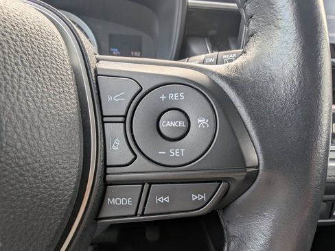 Used 2022 Toyota Corolla Cross LE image 25