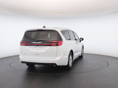 New 2026 Chrysler Pacifica Select image 26