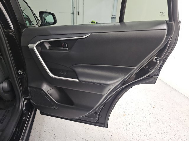 Certified 2025 Toyota RAV4 LE AWD/4WD image 33
