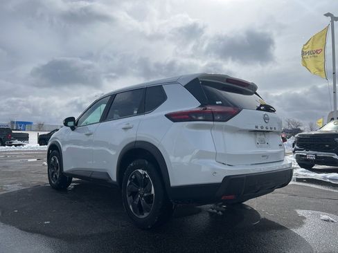 Used 2025 Nissan Rogue SV image 6
