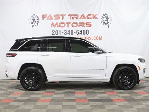 Used 2022 Jeep Grand Cherokee Summit AWD/4WD image 4