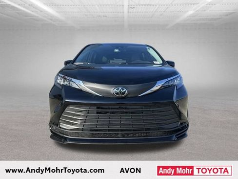 Certified 2026 Toyota Sienna LE FWD image 3