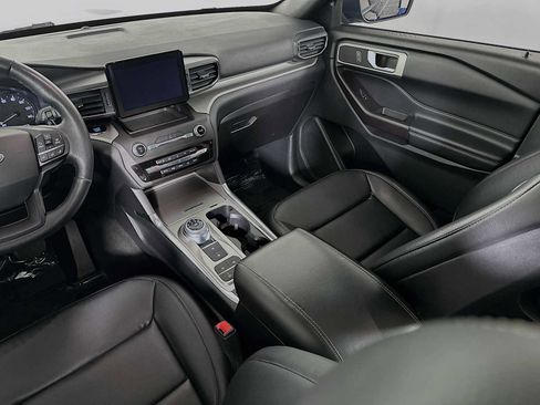 Used 2020 Ford Explorer XLT w/ Equipment Group 202A image 22