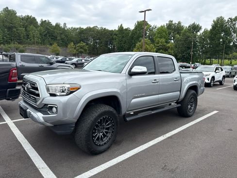 Used 2017 Toyota Tacoma Limited w/ Tow Package AWD/4WD image 7