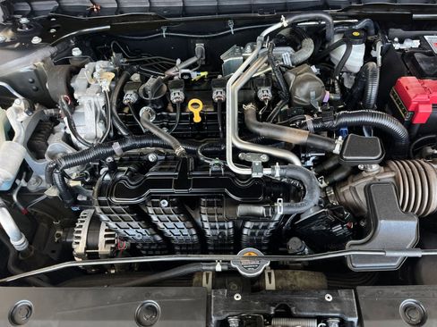 Used 2025 Nissan Altima 2.5 SV FWD image 33