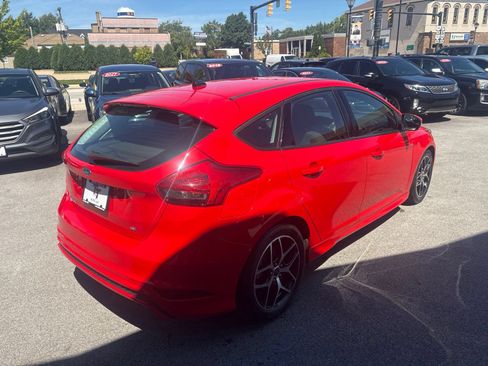 Used 2016 Ford Focus SE w/ SE Sport Package FWD image 5