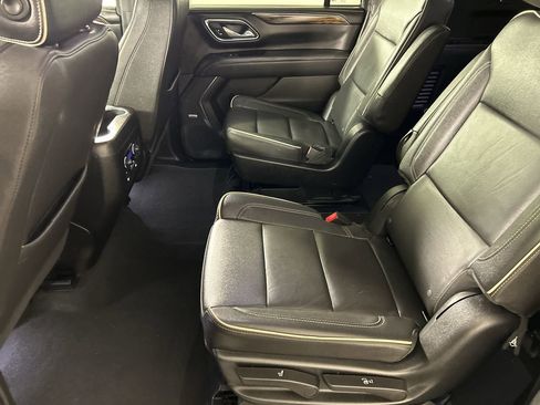 Used 2023 Chevrolet Suburban Premier image 24