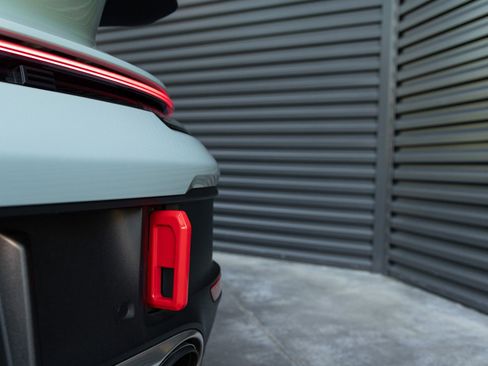 Certified 2024 Porsche 911 Dakar image 33