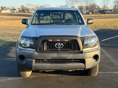 Used 2011 Toyota Tacoma 4x4 Access Cab V6 w/ Convenience Pkg image 2