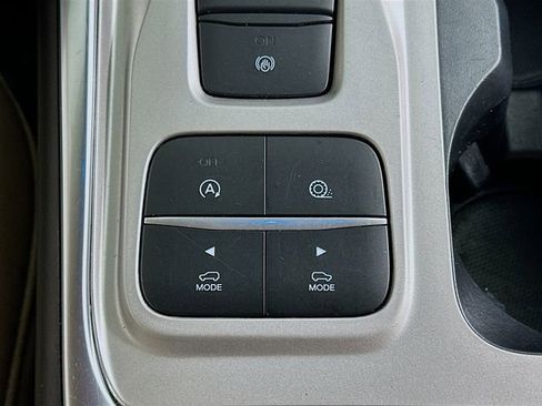 Used 2024 Ford Explorer XLT w/ Equipment Group 202A image 20