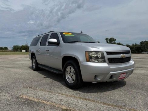 Used 2011 Chevrolet Suburban LS image 4