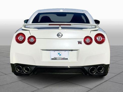 Used 2015 Nissan GT-R Premium image 4