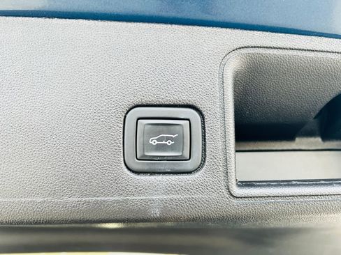 Used 2024 GMC Terrain SLE w/ Driver Convenience Package image 35