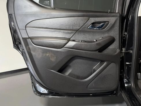 Used 2020 Chevrolet Traverse LT w/ LPO, Cargo Package FWD image 18