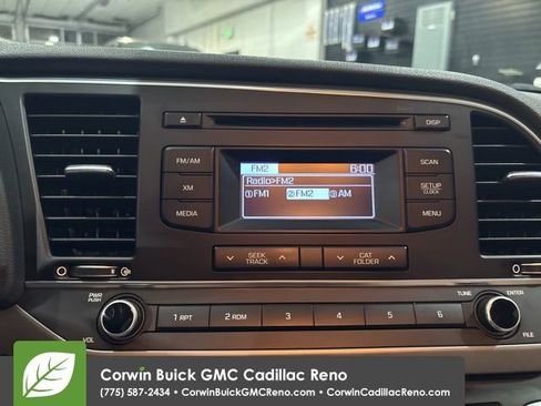 Used 2017 Hyundai Elantra SE image 23