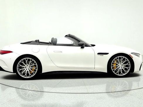 Used 2022 Mercedes-Benz SL 55 AMG 4MATIC w/ Driver Assistance Package image 4
