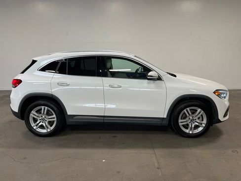 Used 2021 Mercedes-Benz GLA 250 4MATIC w/ Premium Package image 2