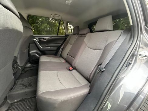 Used 2021 Toyota RAV4 XLE AWD/4WD image 30