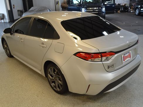 Used 2020 Toyota Corolla LE FWD image 5