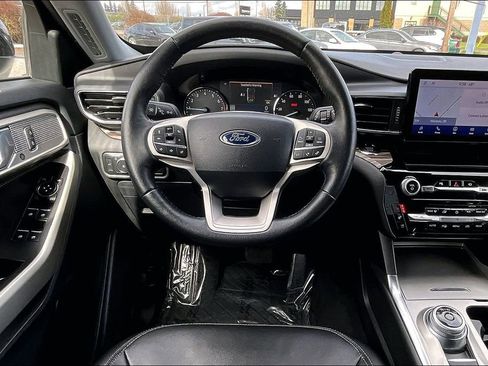 Used 2022 Ford Explorer Limited image 7