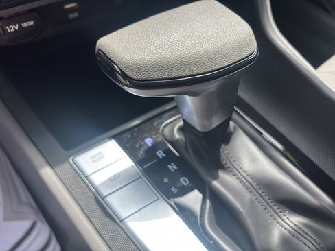 Used 2024 Hyundai Elantra SEL image 14