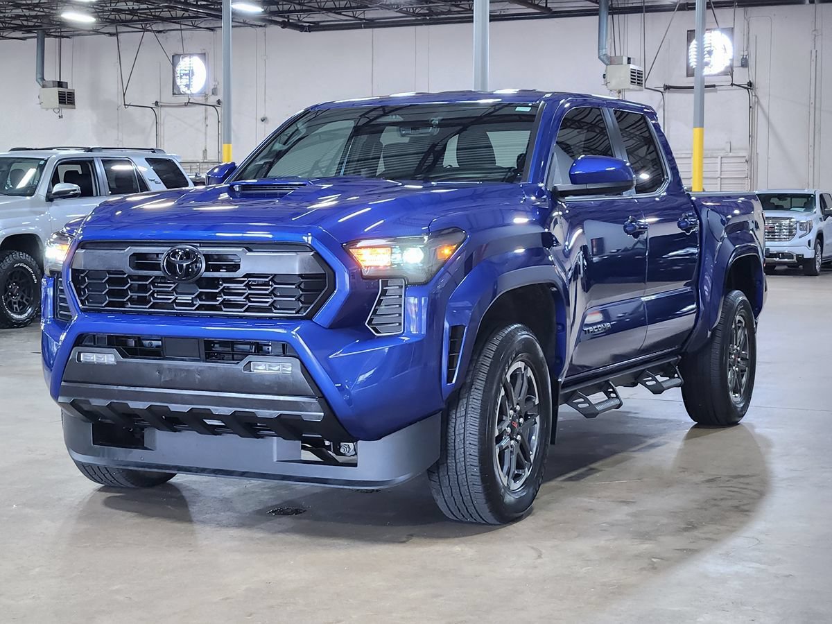 Used 2024 Toyota Tacoma TRD Sport AWD/4WD image 4