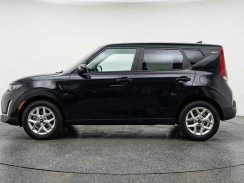 Used 2025 Kia Soul LX w/ LX Technology Package image 5