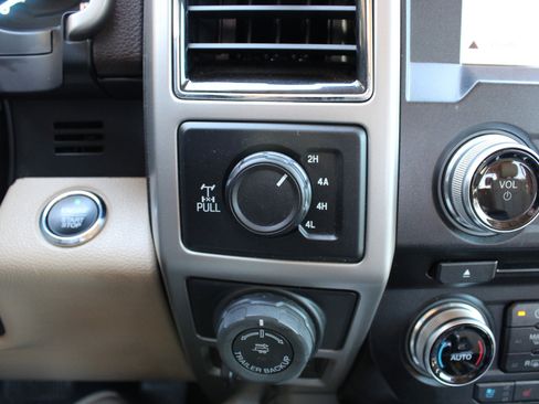 Used 2018 Ford F150 Lariat w/ Equipment Group 502A Luxury image 30