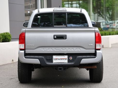 Used 2017 Toyota Tacoma 4x4 Double Cab image 3