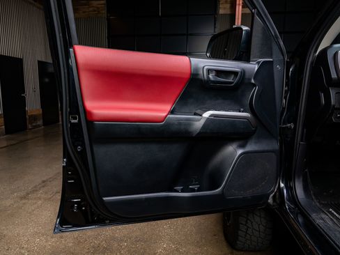 Used 2020 Toyota Tacoma SR5 image 33