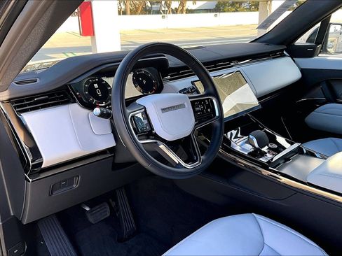 Used 2025 Land Rover Range Rover Sport image 15