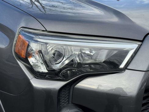 Used 2018 Toyota 4Runner SR5 Premium image 7